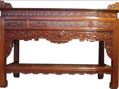 Bàn thờ Ngũ Phúc