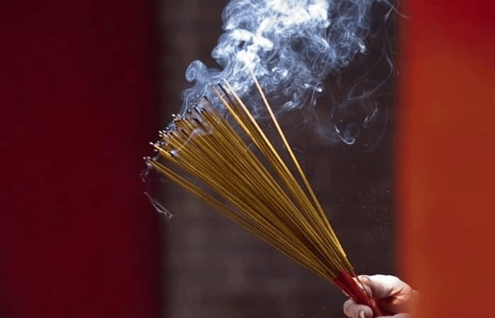 Thắp hương mà hương bị gãy có sao không